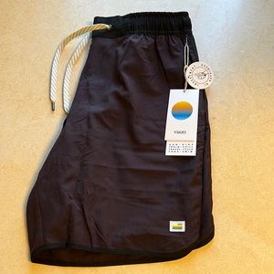 Vuori shorts brand new